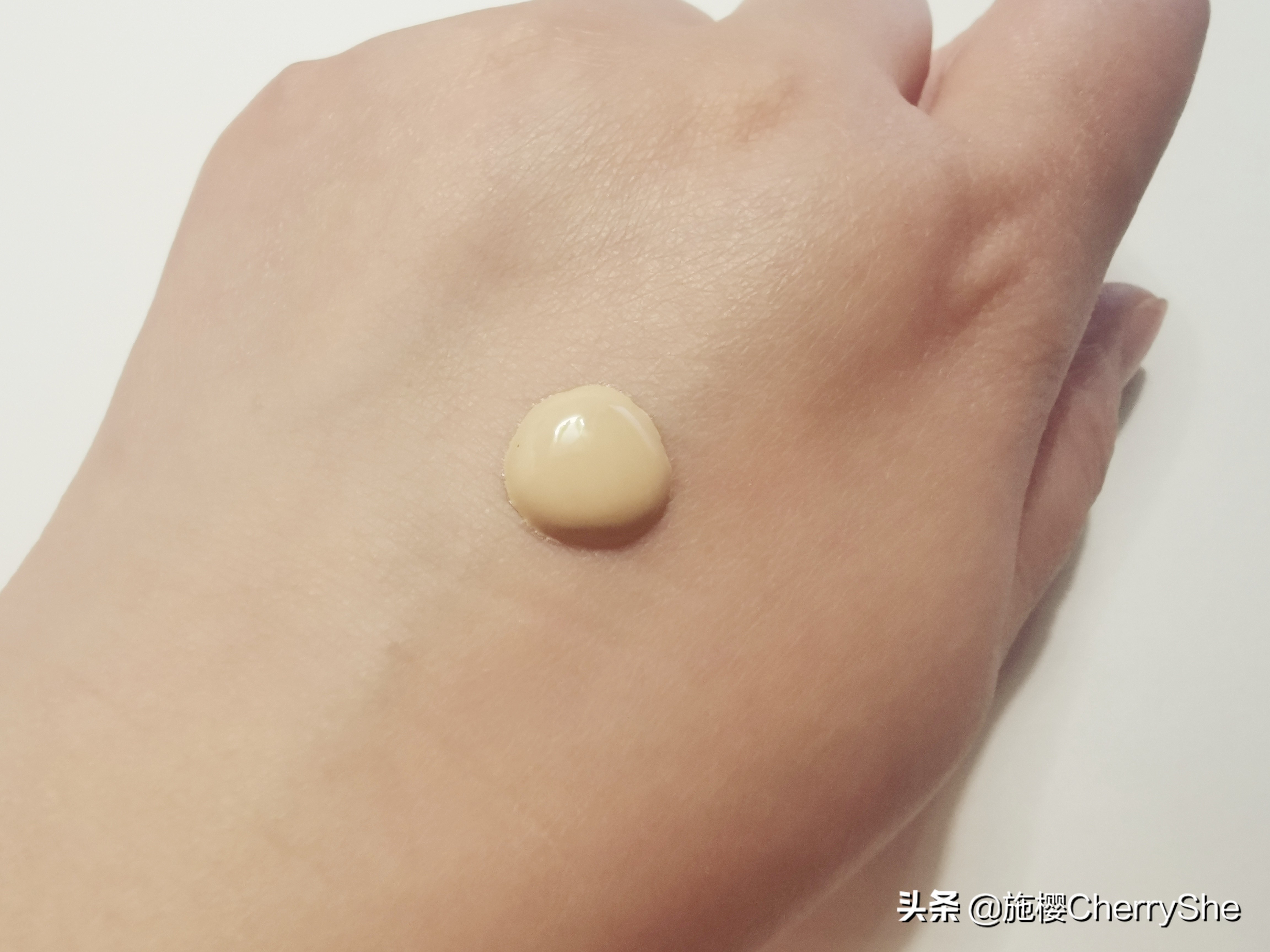 粉底液阿玛尼权力3.5号色,混油皮粉底液测评推荐圣罗兰