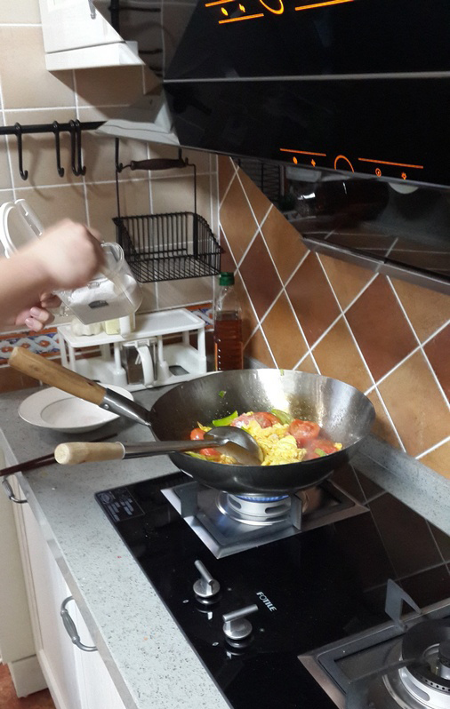 陈枝记铁锅和炊大皇哪个好,陈枝记和苏泊尔