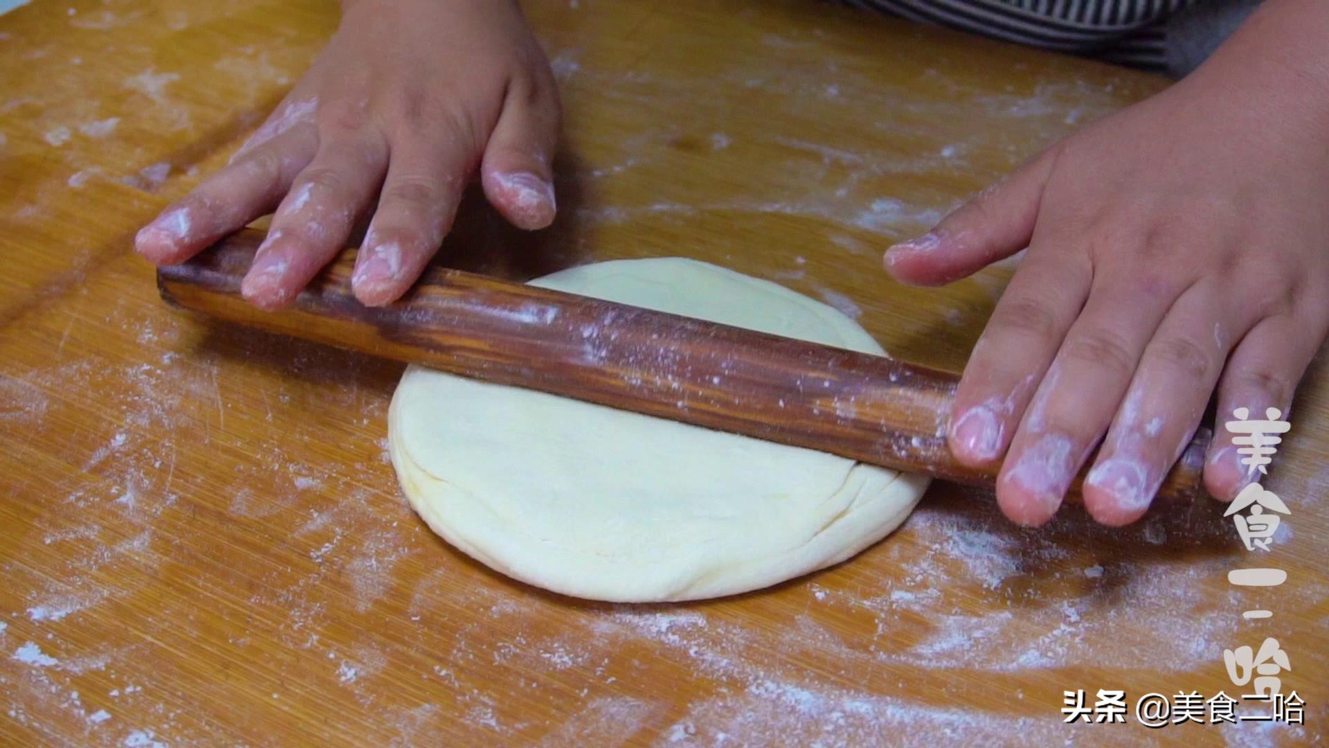 烙饼最软的方法葱花烙饼,大葱家常烙饼的做法全过程