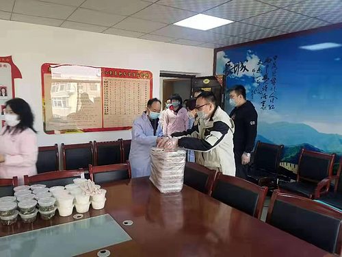 冬日暖暖！咸阳爱心企业为一线民警和医务人员送去饭菜水果