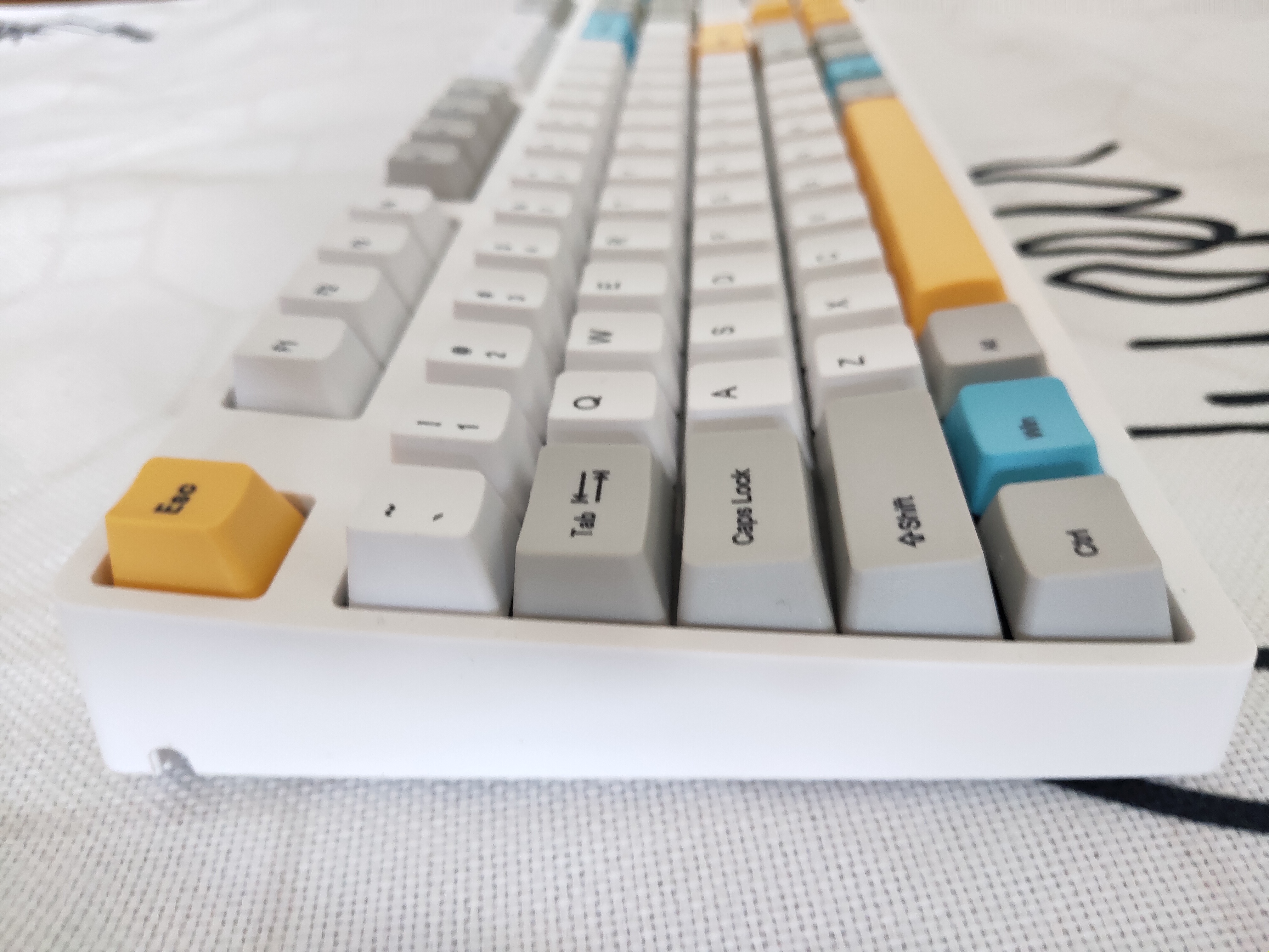 公认手感最好的机械键盘轴是什么,机械键盘樱桃轴与普通轴的区别