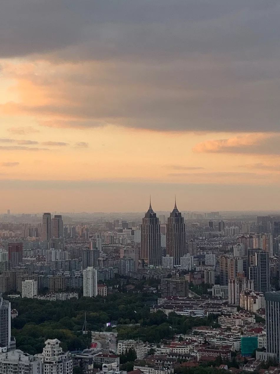 变焦是放大的意思吗,变焦跟主摄裁切对比