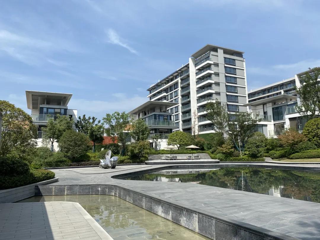 万科大溪谷旁的蓝月春晓怎样,大溪谷和新湖蓝月春晓哪个好