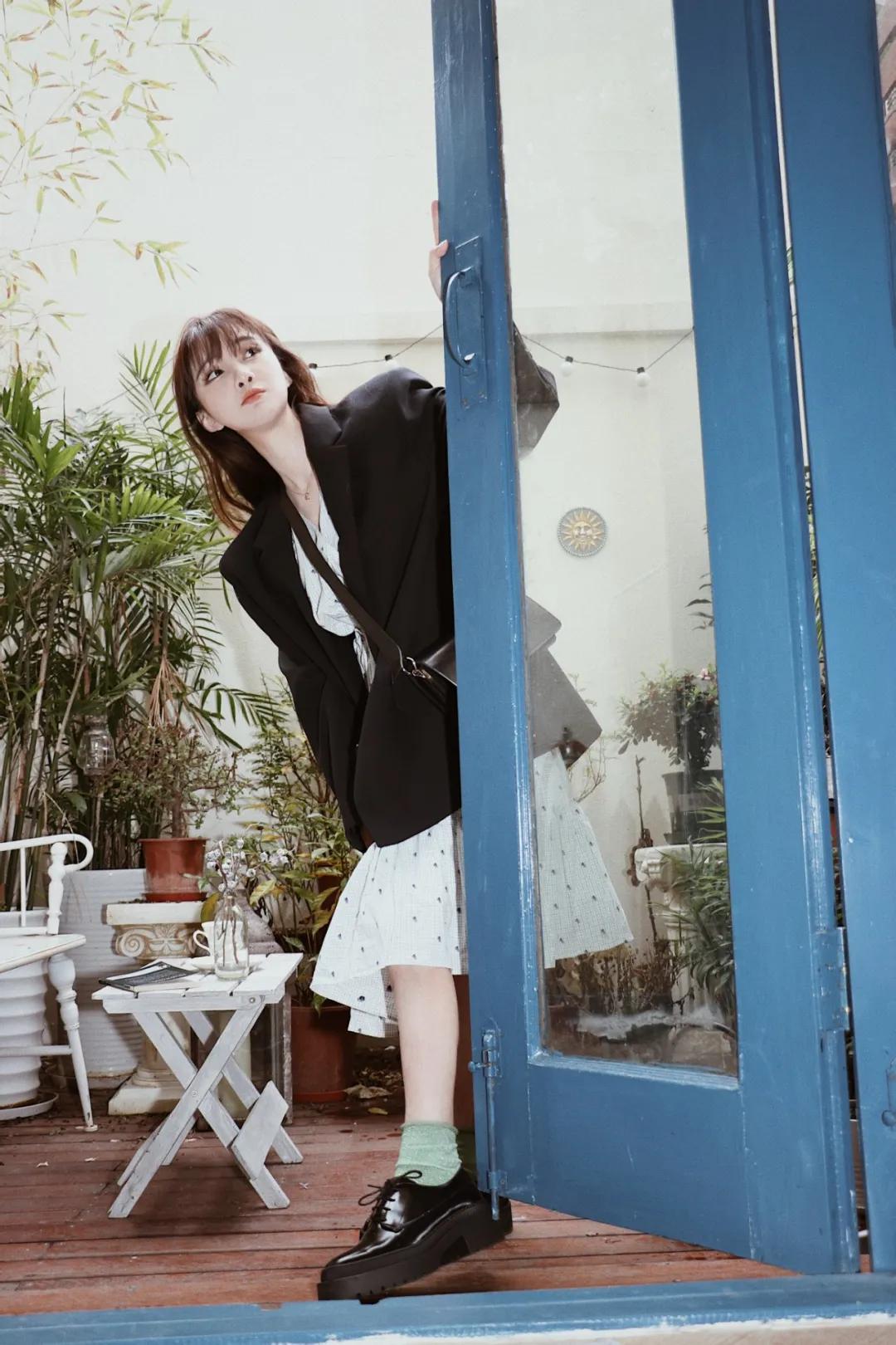 一套西装又正式又休闲,30-35岁女性春季穿搭西装