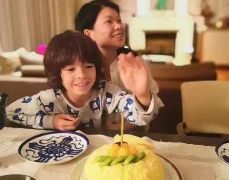 最丑超模吕燕翻盘逆袭,法国吕燕