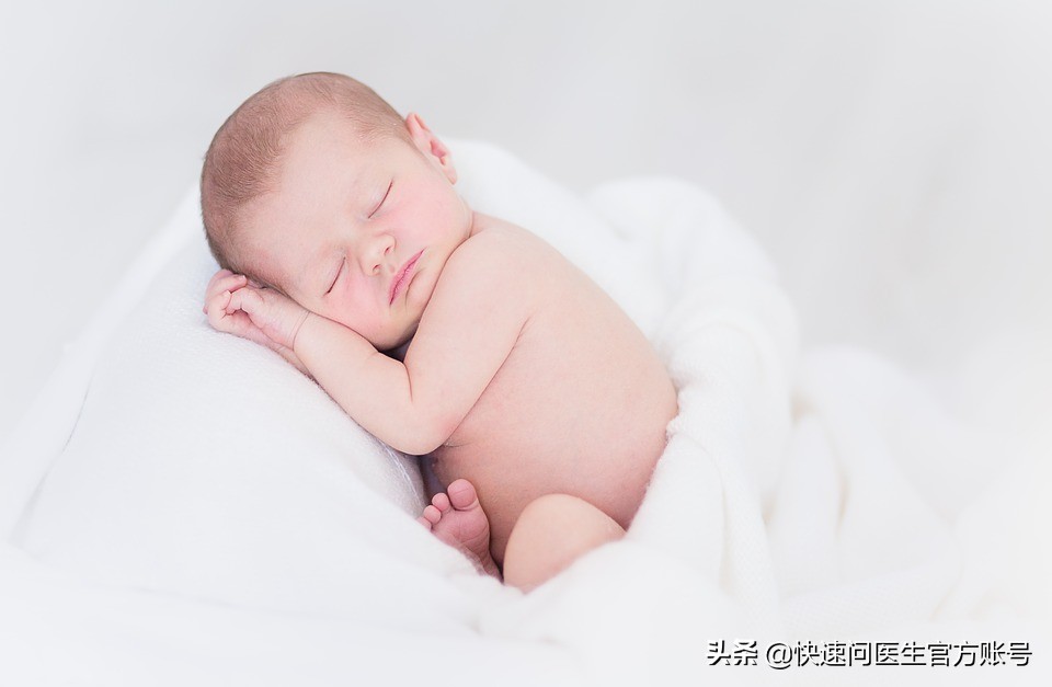 新生儿出现这几种异常状况不要慌,新生儿哪六种异常现象不必惊慌呢
