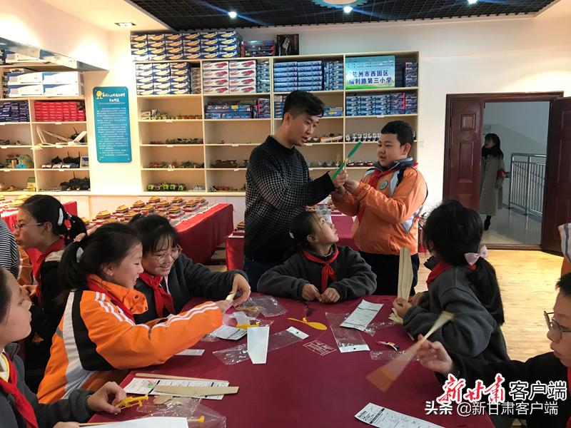 课后延时服务家长更辛苦,课后延时服务增加家长负担