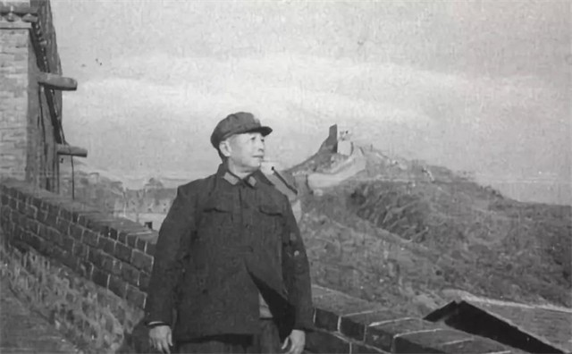 1961年陈赓在上海病逝,郭化若闻讯立即赶到上海:*长首**,我来迟了