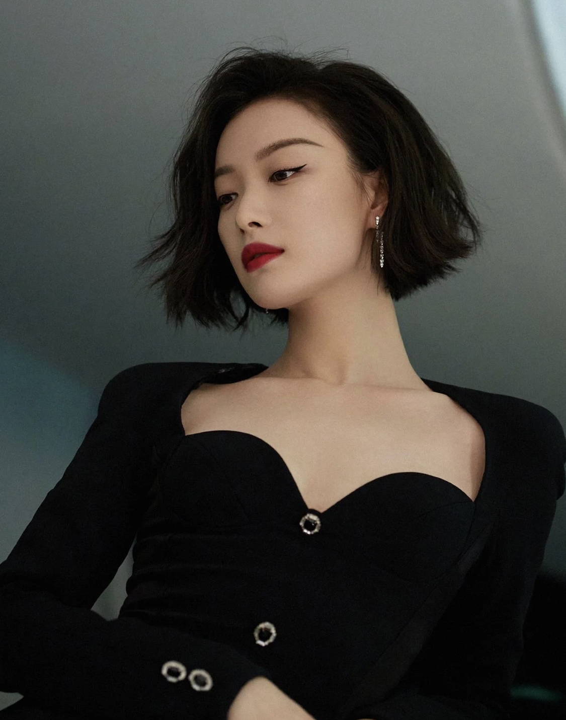 菱形方脸女生适合中分,适合方脸女生的千禧风