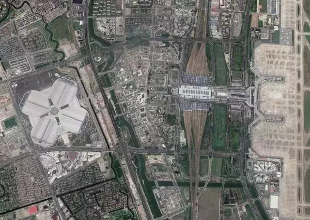 为什么火车站建得很高,中国的火车站到底有多先进