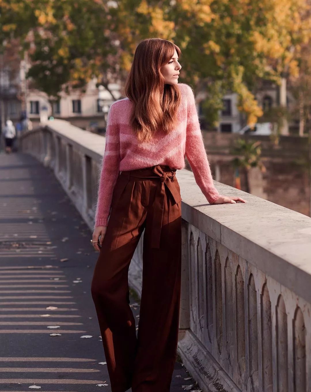 宽松毛衣怎么搭配带图案,宽松的毛衣怎么搭配外套