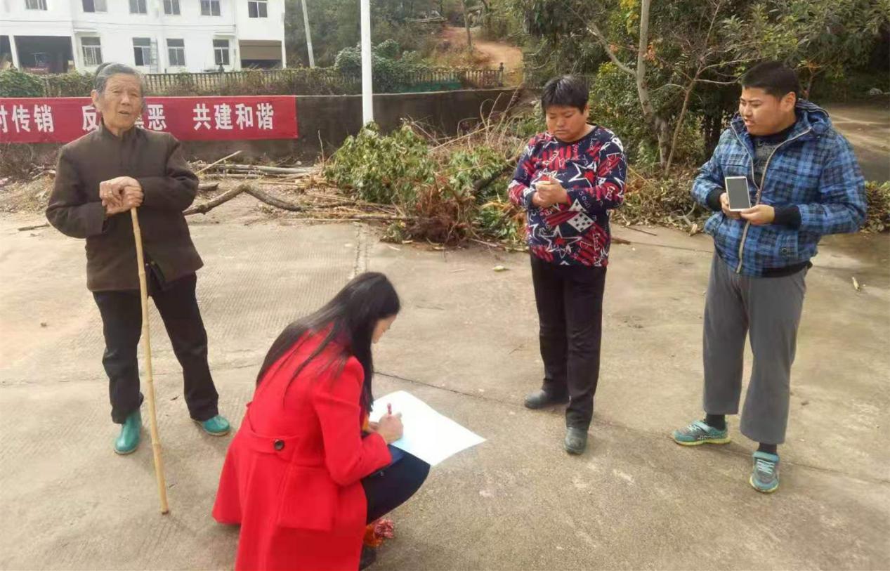 爱在双林的上空播洒——记潜山市源潭镇双林村扶贫队长周红荣