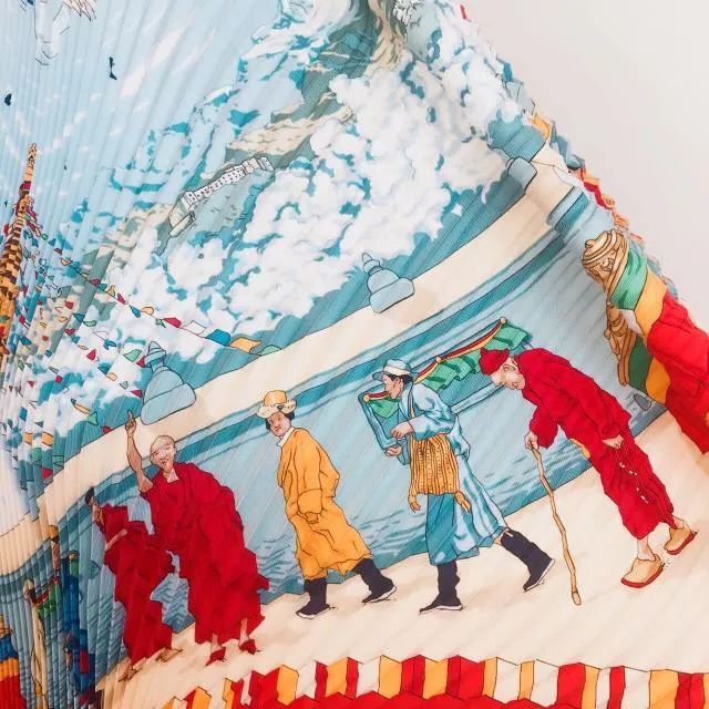 爱马仕丝巾为啥这么贵？7万多种颜色耗时两年看完就觉得值了