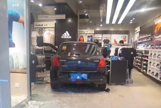 在年岁即将交替的时光里「这一年大岭山都发生了什么大事」