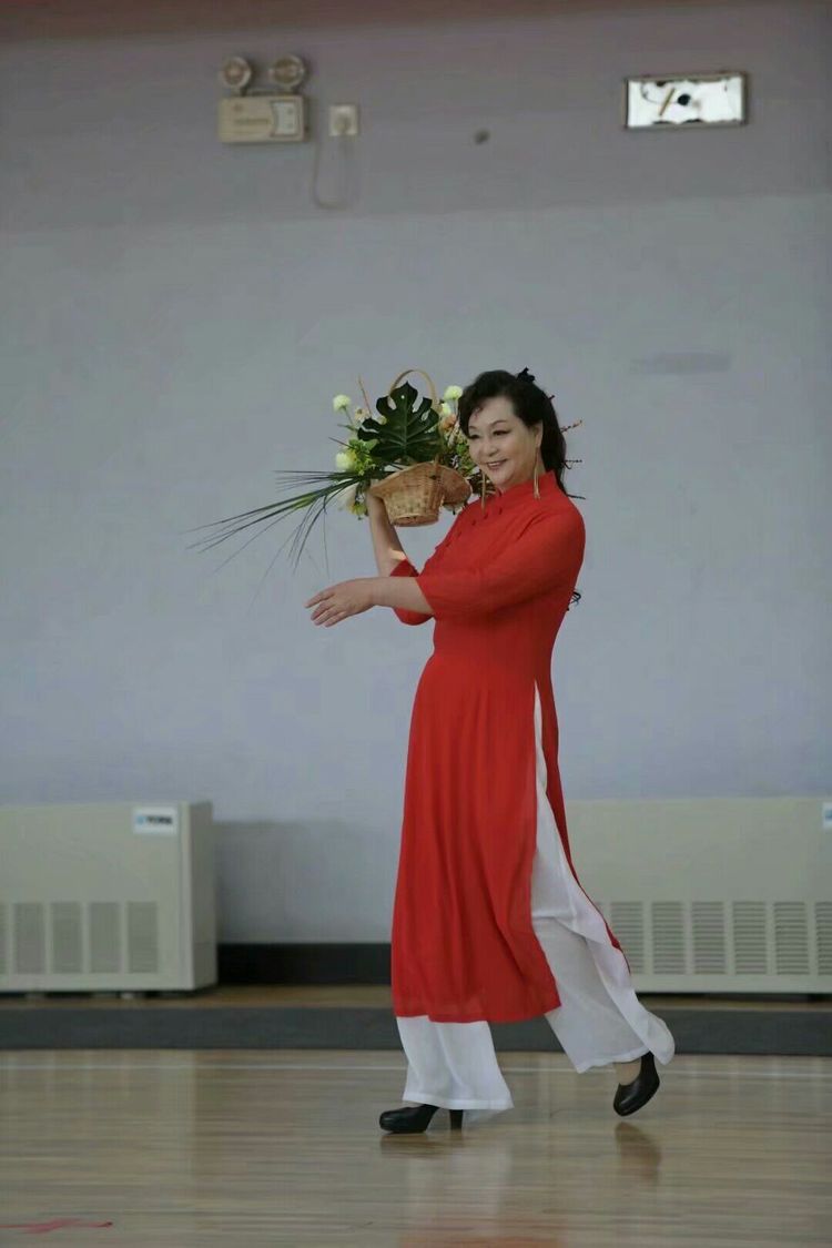 百合艺术团舞蹈视频,百合镇舞蹈队表演视频