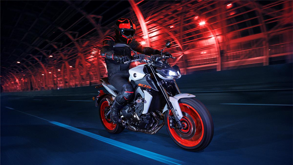 雅马哈mt-09发动机,雅马哈mt-09真的不适合新手吗