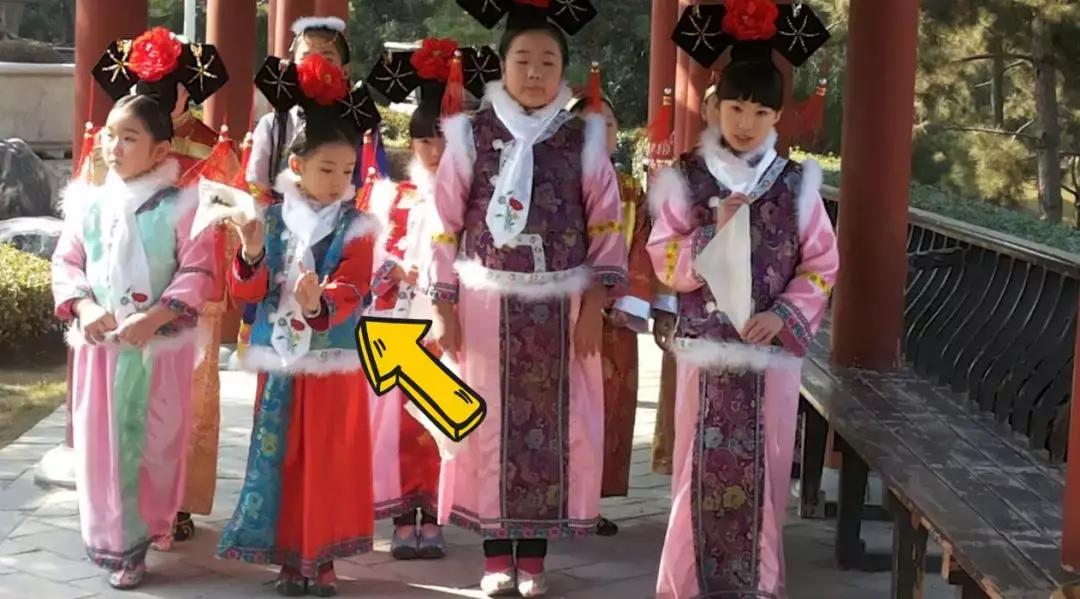 月亮姐姐穿衣裳视频,月亮姐姐服装变化