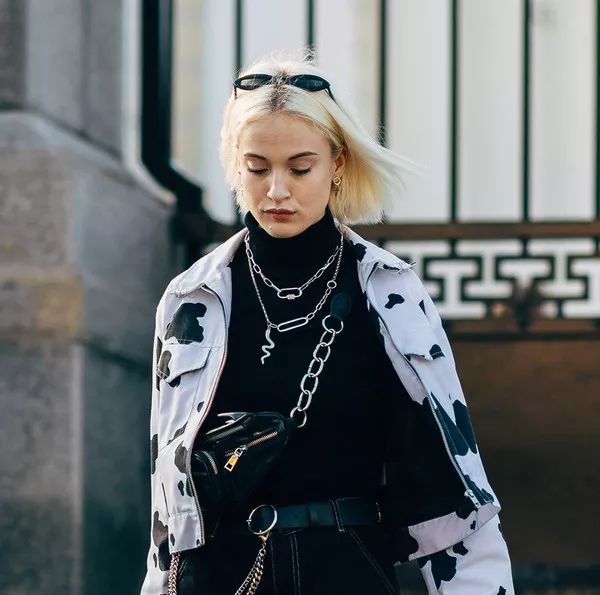 日常小心机小配饰,时髦精们的穿搭小心机