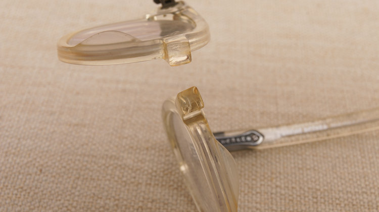 眼镜坏了用哪种胶才能粘好,眼镜坏了可以用啥胶粘