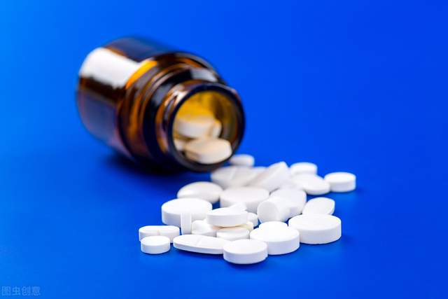 脚板有小水泡痒怎么处理,脚部起了小水泡要不要戳掉