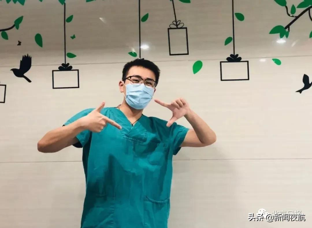 超级无敌可爱！医院院长在接受采访，摄像机意外拍下这一幕……