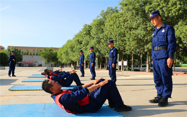 新疆森林消防新训队员,乌鲁木齐森林消防新训大队教导员