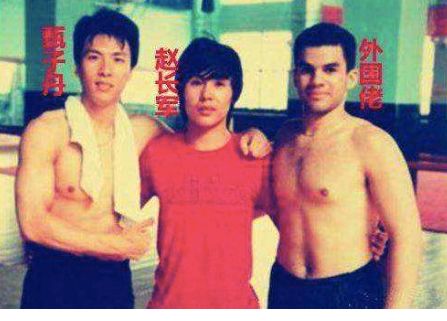 甄子丹李连杰历史对决视频,甄子丹与李连杰身体差距很大