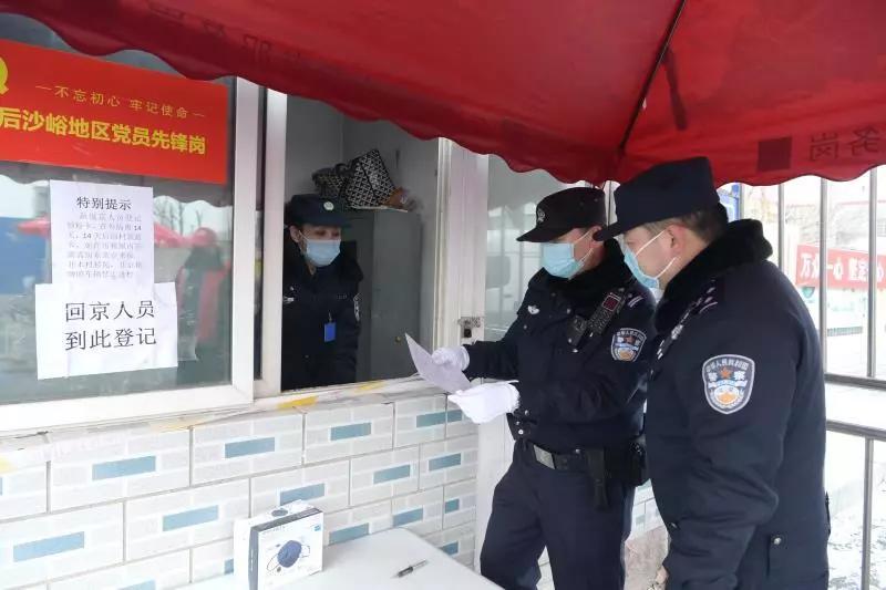 致敬疫情防控一线的社区工作员,社区抗疫一线副书记