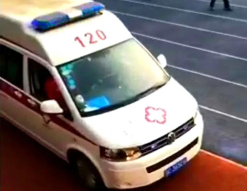 名哨金京元被殴打,金京元被球员殴打视频