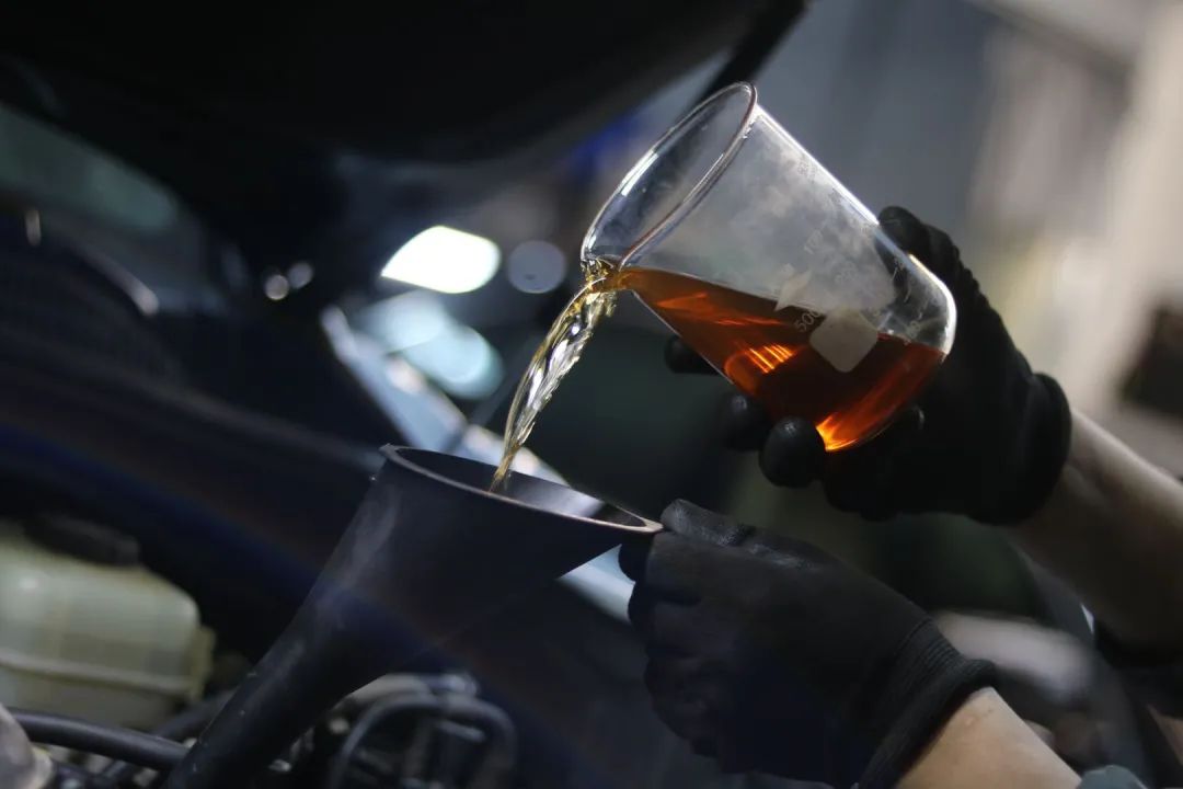 经典老车丰田lc90翻新复活,老款普拉多120翻新