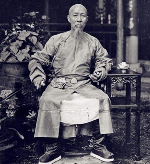 她和老师相爱并成婚,两次怀孕都是龙凤胎,女儿的名字人人知晓