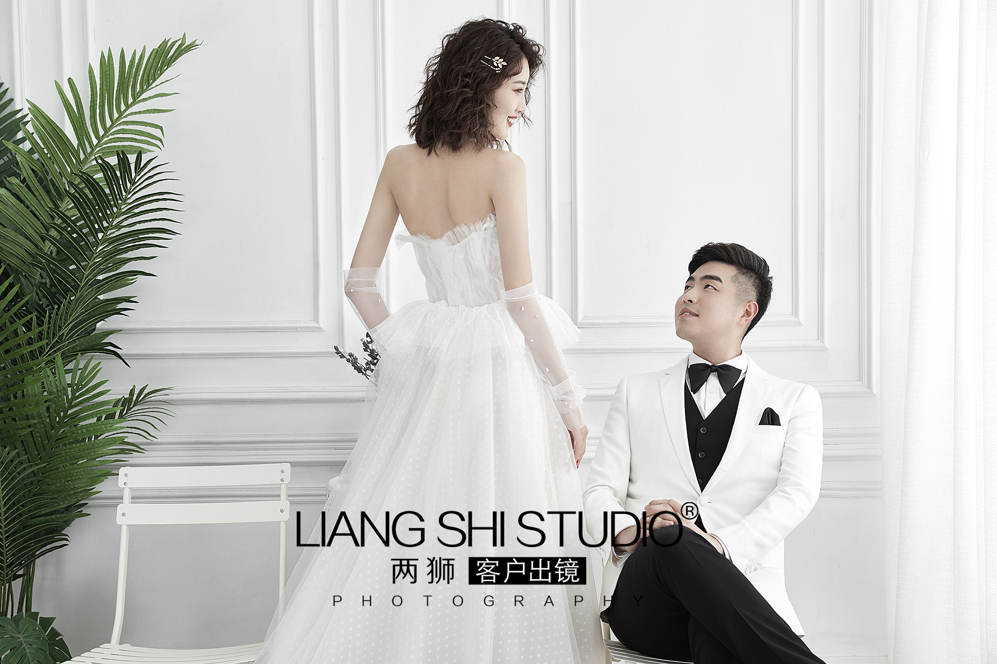 韩式极简内景婚纱照文案,鱼尾裙韩式内景婚纱照