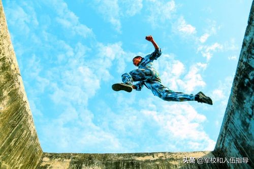 哪种学历参军到部队最合适，高中毕业？大学在校？还是大学毕业？