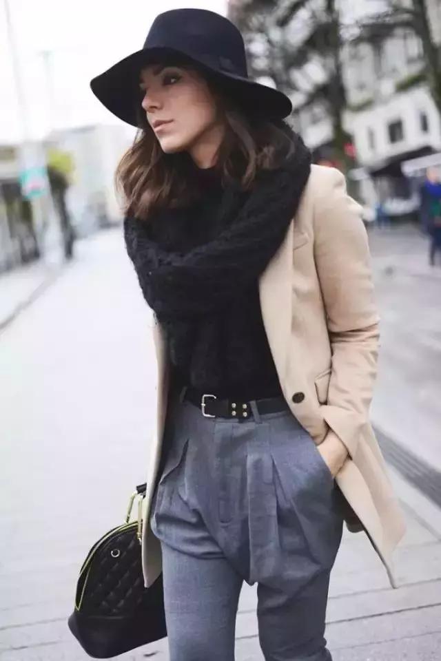 帽子围巾一体的戴起来很暖和,帽子围巾好时髦