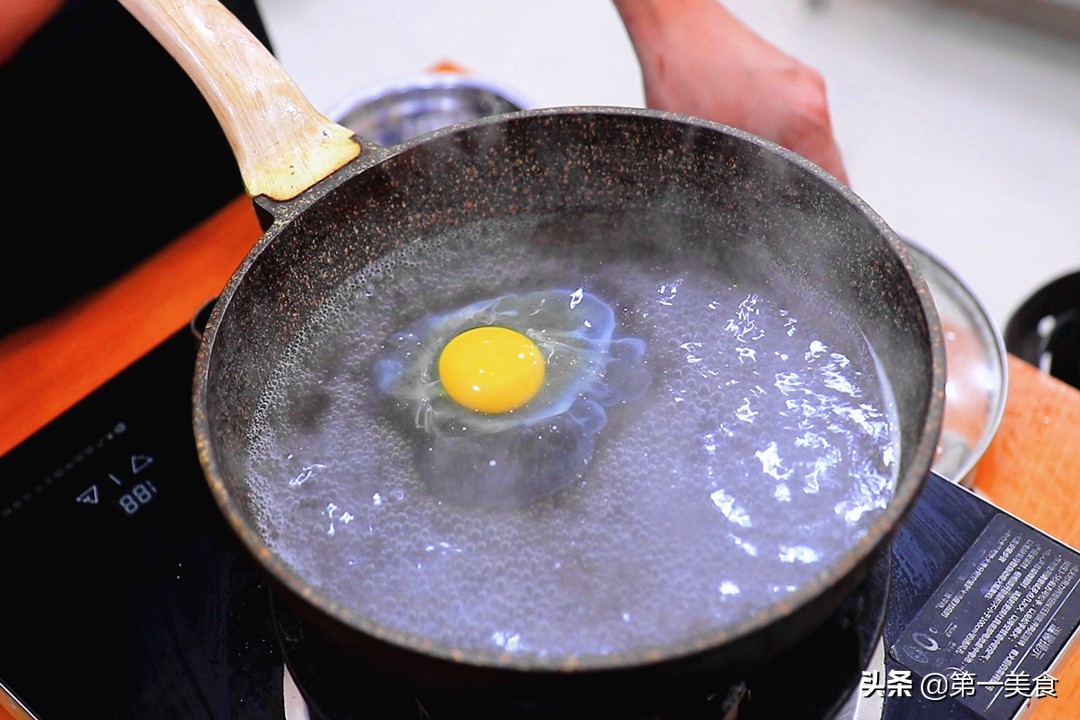 做荷包蛋怎么不粘勺子,做荷包蛋怎么不起沫