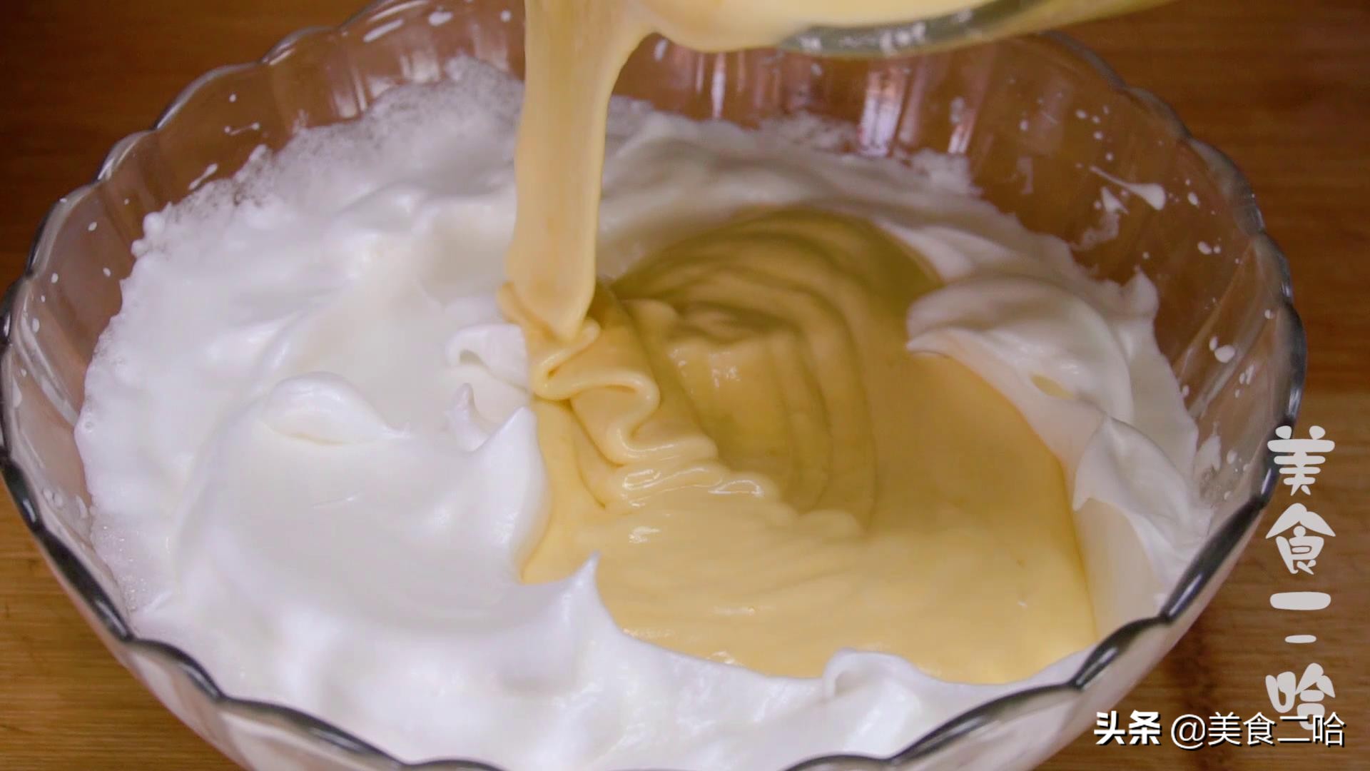 教你用电饭煲做蛋糕超级简单,做电饭煲蛋糕松软蓬松