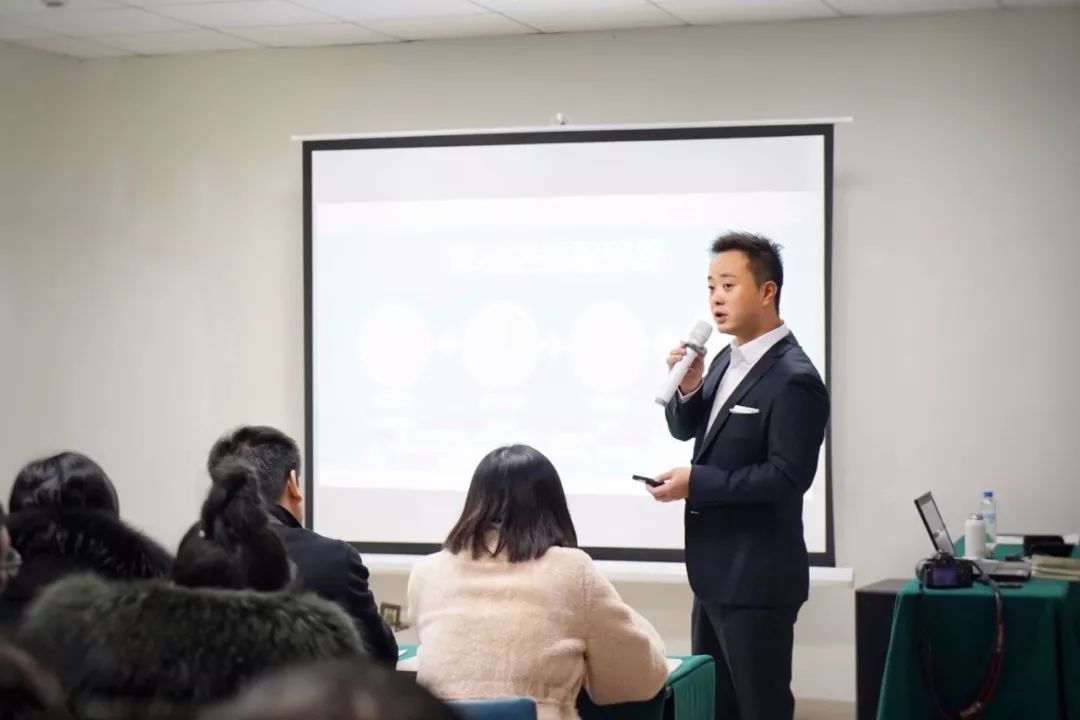 丝恋餐饮管理有限公司董事长周杰,丝恋创始人是谁