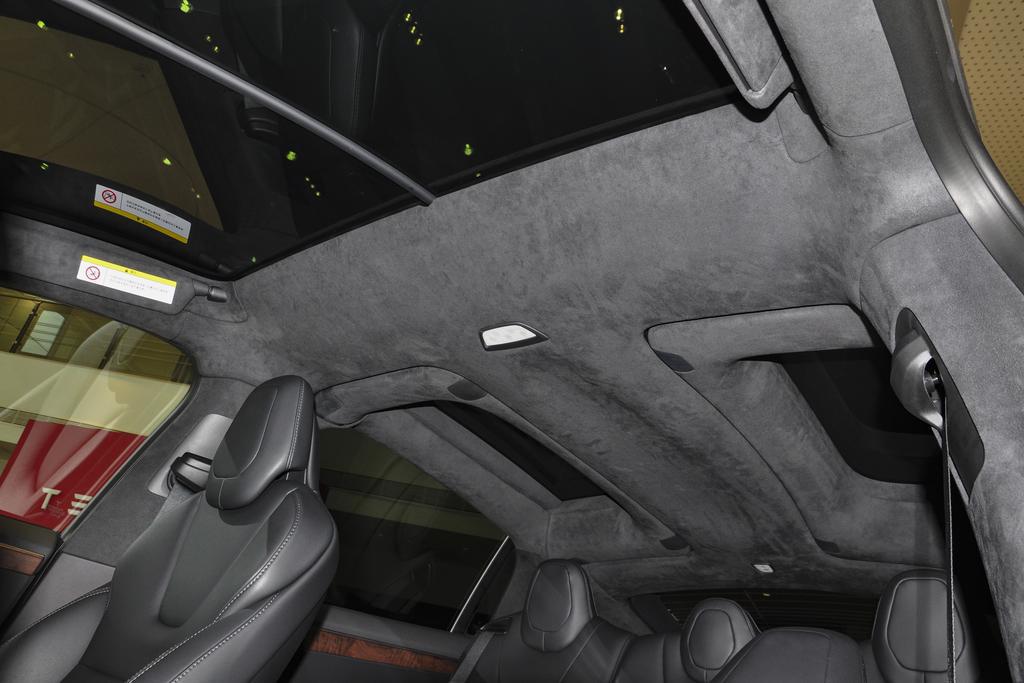 特斯拉碰撞召回,特斯拉回应车辆行驶中天窗脱落