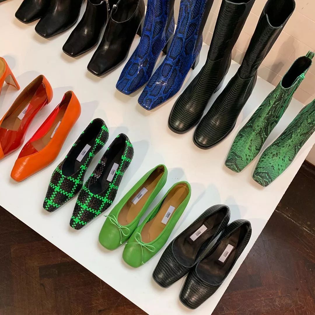 看见今年秋冬必入的第一双靴子，我方了……