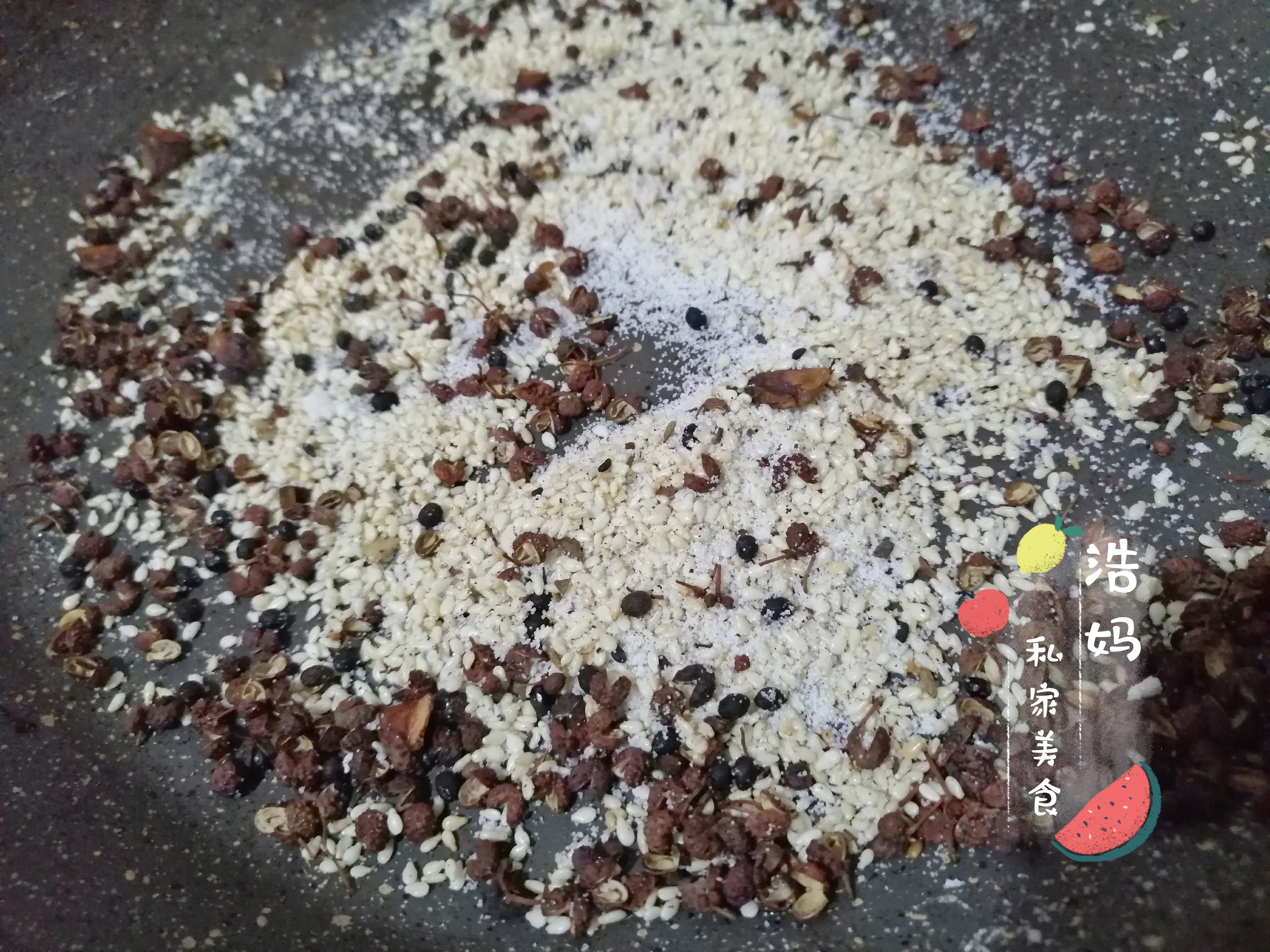 自制花生芝麻椒盐调料,自制芝麻椒盐的做法