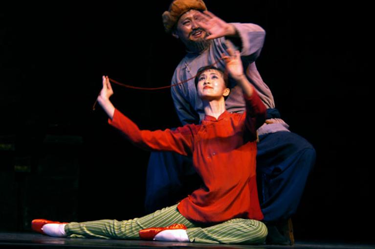 1969年,黄国华美籍妻子哭着说:我接到的任务是,*杀暗**毛*东泽**