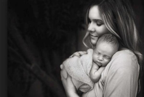 新生儿怎么抱姿势正确,新生儿怎么抱会危险