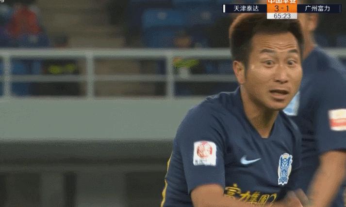 中超出现戏剧性一幕,中超名场面开场被罚下