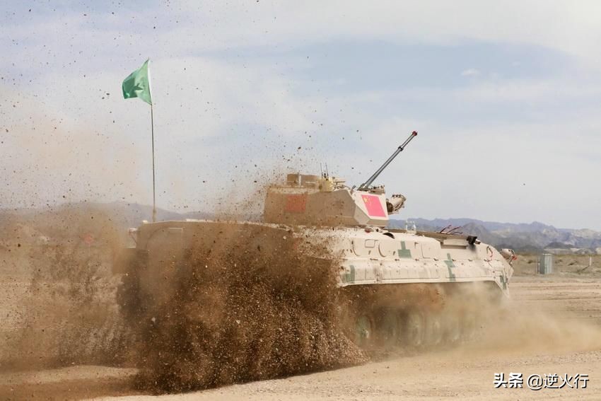 我国坦克的速度,中国最强的履带式装甲车