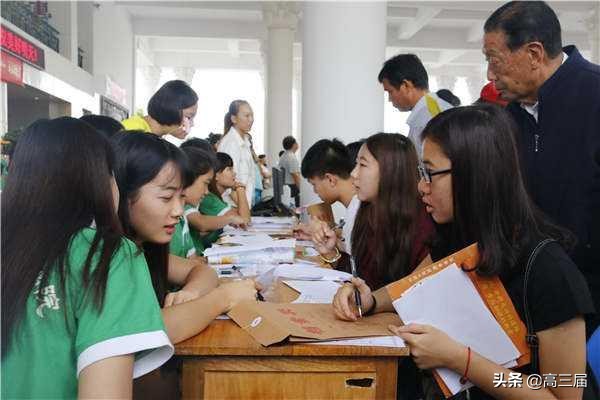 七成应届生月薪,七成年轻人收入一万以下