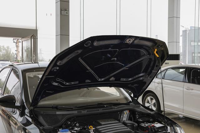 家用代步买桑塔纳还是帕萨特,家用桑塔纳怎么选配置