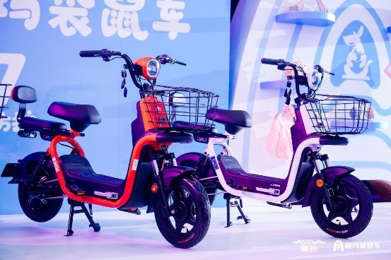 解决宝妈烦恼的通勤车,爱玛亲子袋鼠车图片