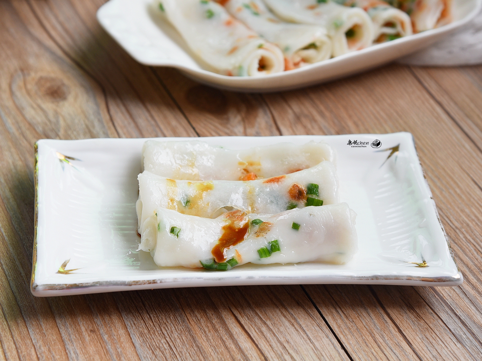 它用大米做的，做法简单，晶莹剔透，香滑可口，当早餐营养又好吃