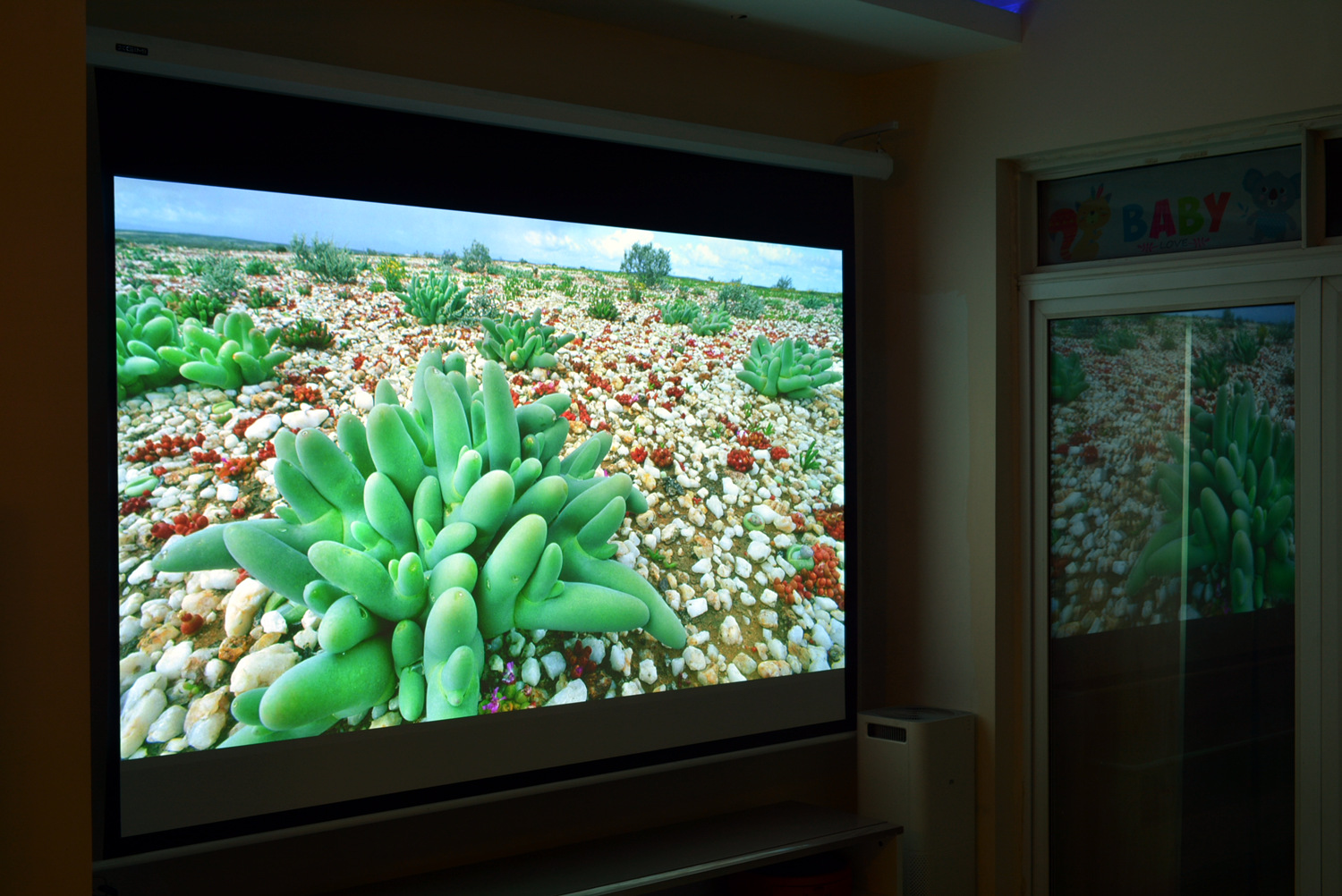 坚果4k超高清投影仪,坚果j10和当贝x3投影哪个好