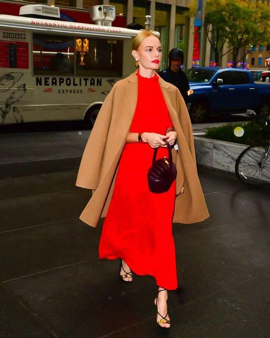 浅驼色深驼色和什么颜色搭配好看,浅驼色最佳10种颜色搭配